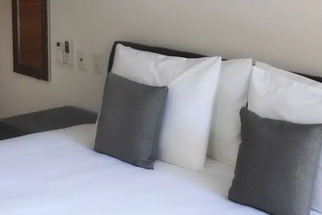 Stüdyo, Havuz Manzaralı