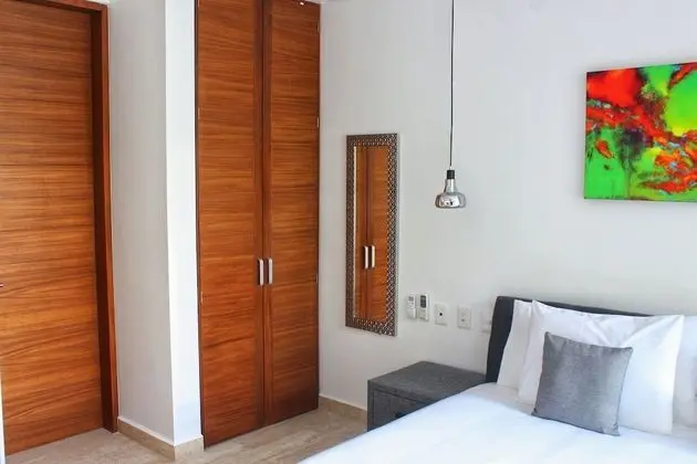 Stüdyo, Havuz Manzaralı