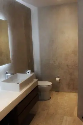 Stüdyo, Havuz Manzaralı