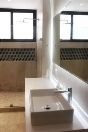 Stüdyo, Havuz Manzaralı