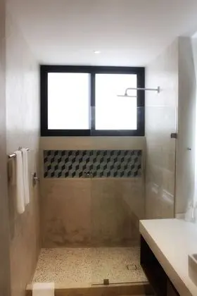 Stüdyo, Havuz Manzaralı