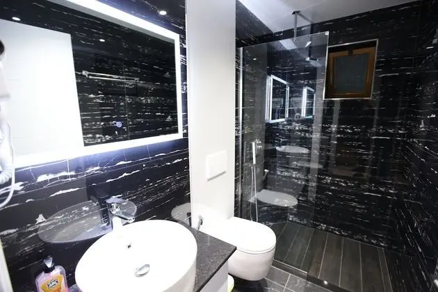 Deluxe Üç Kişilik Oda