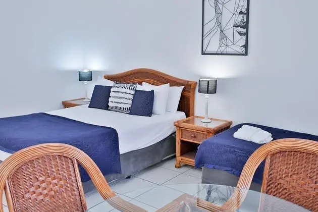 Queen Single Room, 1 Queen Bed & 1 Single Bed