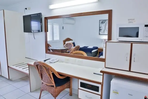 Queen Single Room, 1 Queen Bed & 1 Single Bed