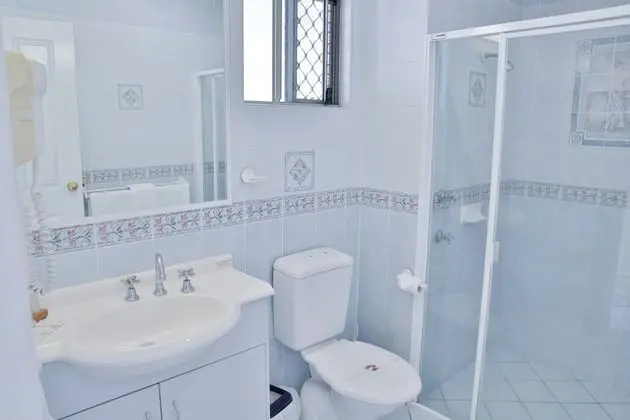 Queen Single Room, 1 Queen Bed & 1 Single Bed