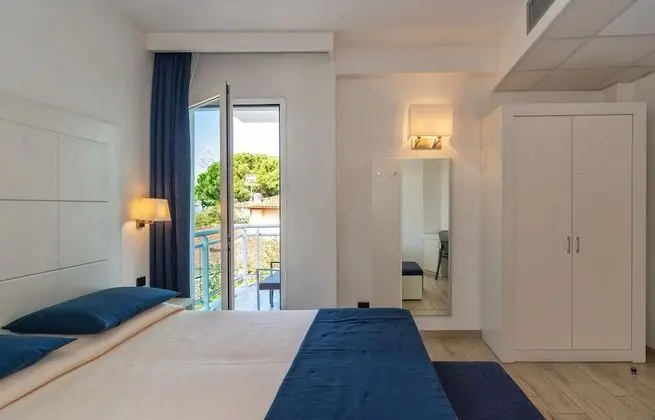 Classic Tek Büyük Yataklı Oda