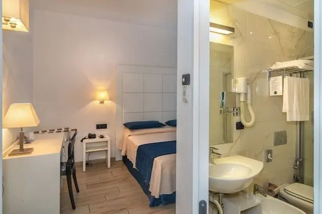 Classic Tek Büyük Yataklı Oda