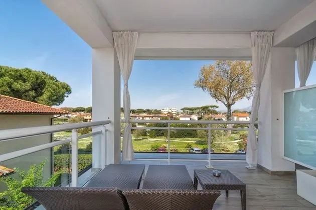 Deluxe Tek Büyük Yataklı Oda, Havuz Manzaralı