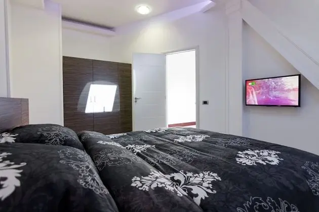 Luxury Two-Bedroom Apartment with Balcony