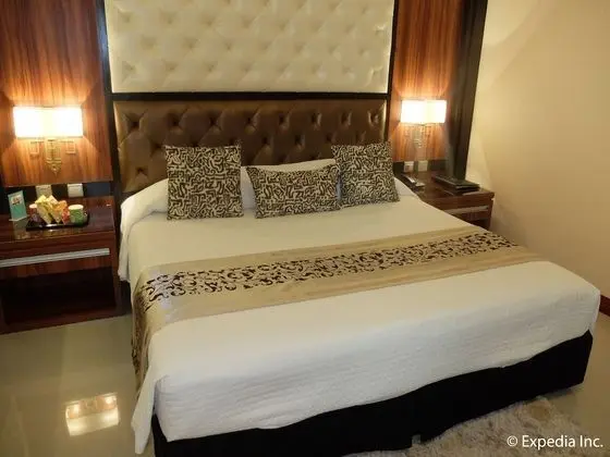 Crown Jacuzzi Suite