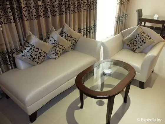 Crown Jacuzzi Suite