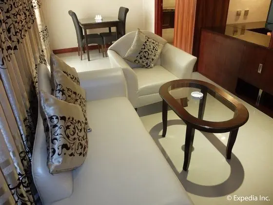 Crown Jacuzzi Suite