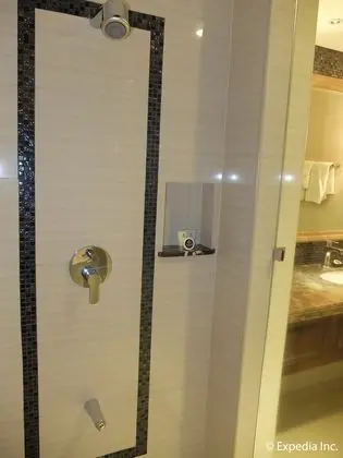 Crown Jacuzzi Suite