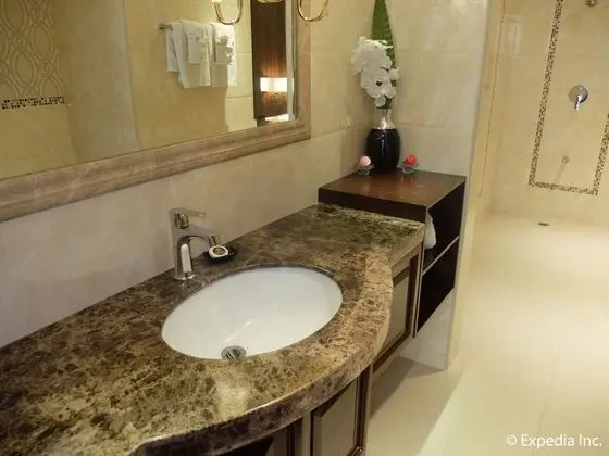 Crown Jacuzzi Suite