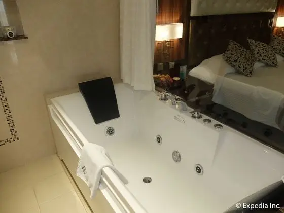 Jacuzzi Suite