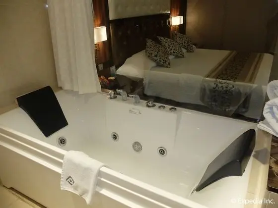 Jacuzzi Suite