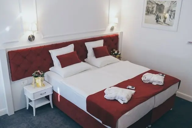 Tek Büyük veya İki Ayrı Yataklı Oda (Extra bed)