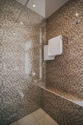 Tek Büyük veya İki Ayrı Yataklı Oda (Extra bed)