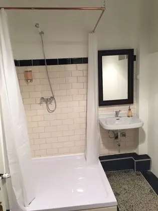 Basic İki Ayrı Yataklı Oda, Ortak Banyo