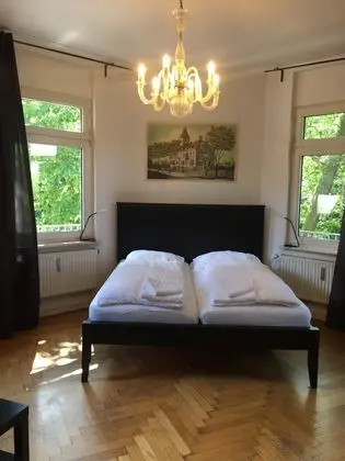 Deluxe Tek Büyük Yataklı Oda, 1 Büyük (Queen) Boy Yatak, Ortak Banyo, Park Manzaralı
