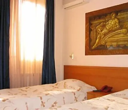 Standard Tek Büyük veya İki Ayrı Yataklı Oda