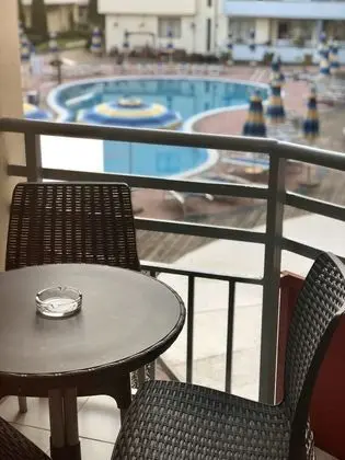 Family Stüdyo, Havuz Manzaralı