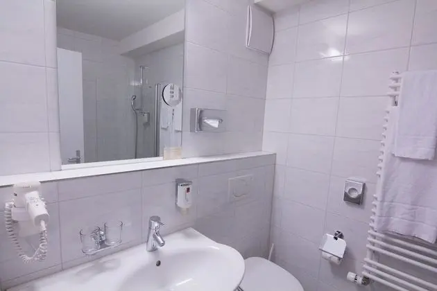 Economy Tek Büyük Yataklı Oda, Ortak Banyo