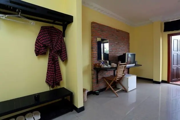 Deluxe Tek Büyük Yataklı Oda, Balkon, Havuz Manzaralı