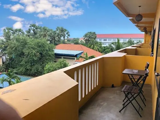 Deluxe Tek Büyük Yataklı Oda, Balkon, Havuz Manzaralı