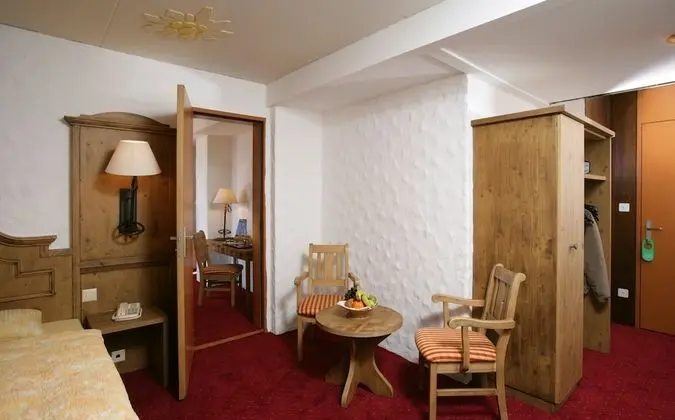 Tek Büyük Yataklı Oda, Bağlantılı Odalar