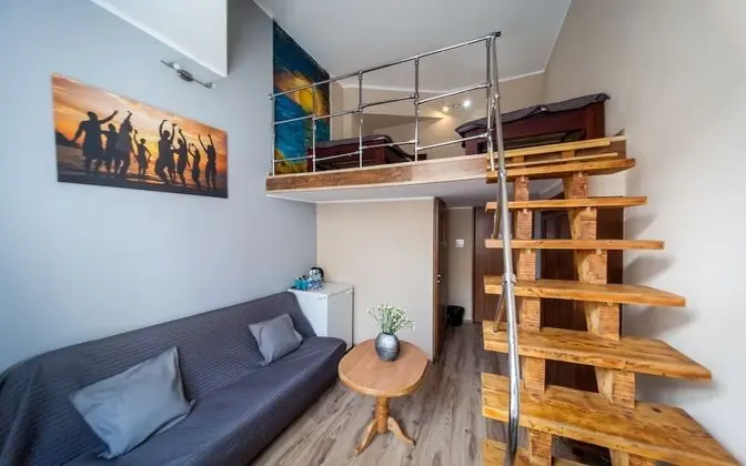 Üç Kişilik Oda, Asma Kat (001 Ground Floor, Street View)