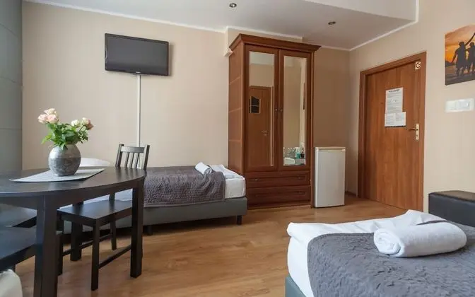 Üç Kişilik Oda, Zemin Kat (002 Street View)