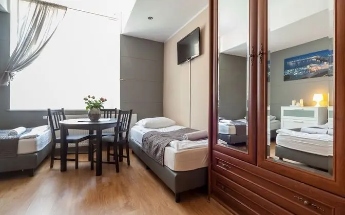 Üç Kişilik Oda, Zemin Kat (002 Street View)