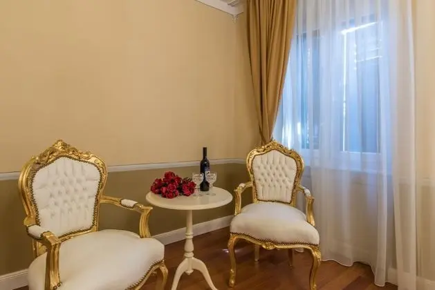 Family Room, Street View