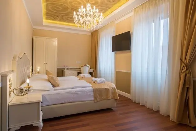 Family Room, Street View