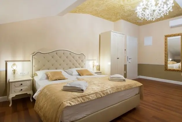 Family Room, Street View