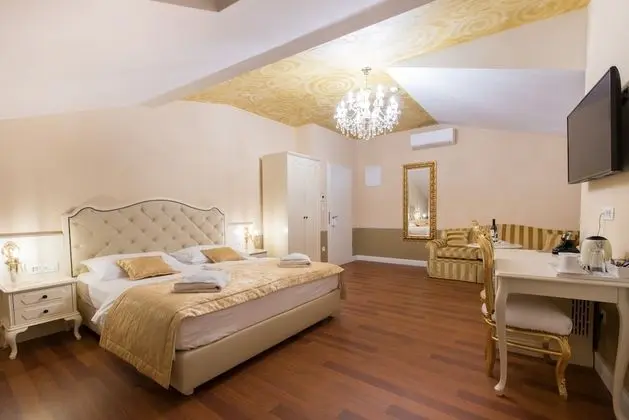Family Room, Street View
