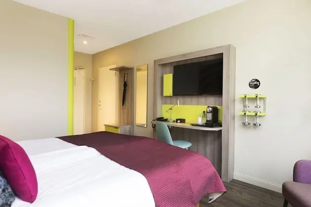 Standard Queen Room