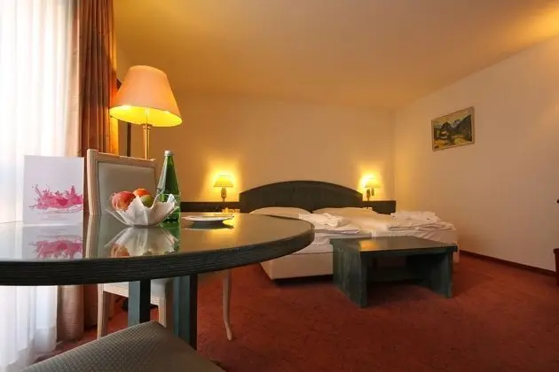 Junior Süit, Balkon