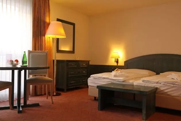 Junior Süit, Balkon