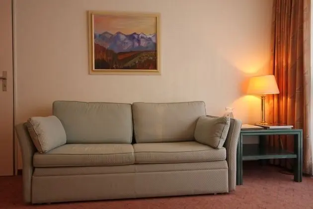 Junior Süit, Balkon