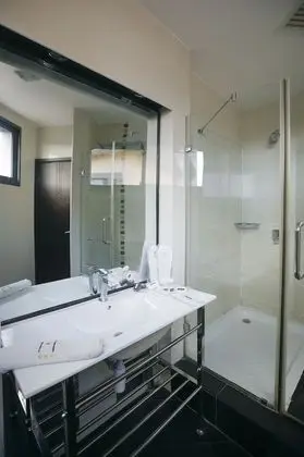 İki Ayrı Yataklı Oda, Sigara İçilebilir