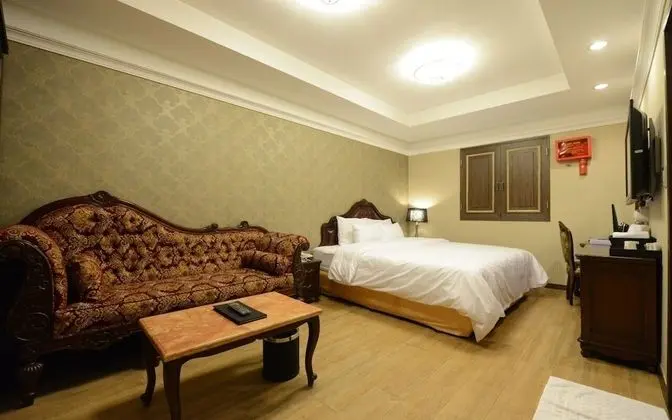 Premium Tek Büyük Yataklı Oda