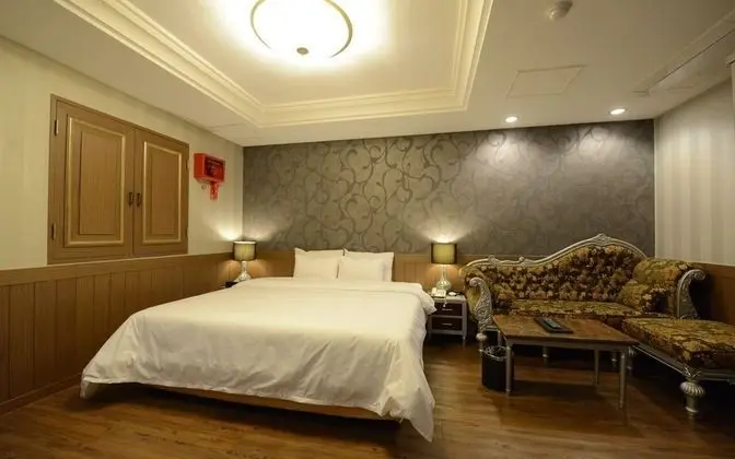 Premium Tek Büyük Yataklı Oda