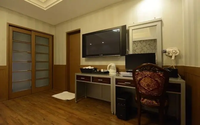 Premium Tek Büyük Yataklı Oda