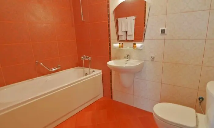 Comfort Tek Büyük veya İki Ayrı Yataklı Oda