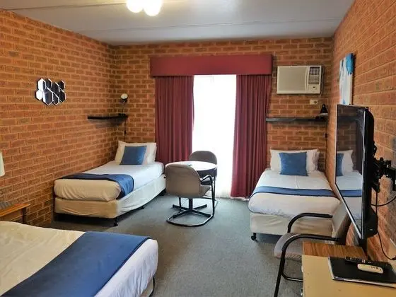 Standard Oda, Sigara İçilmez (Triple Share Room)