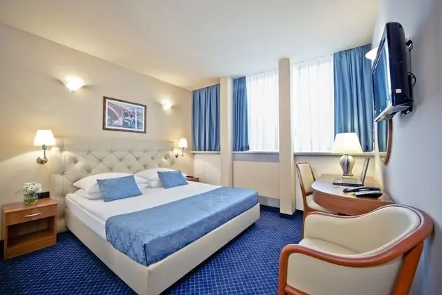 Comfort Tek Büyük Yataklı Oda