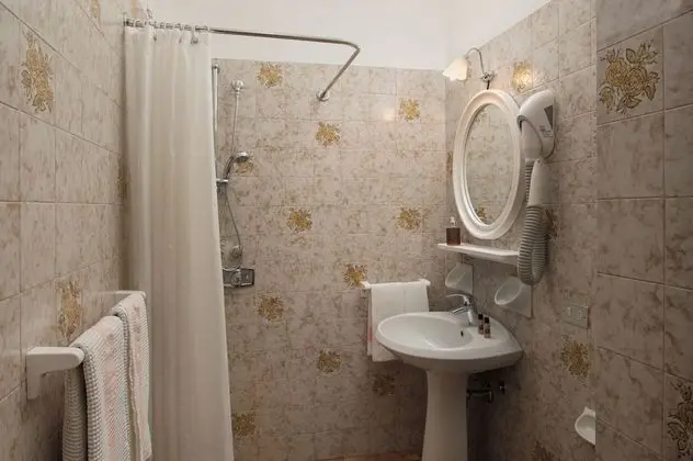 Standard Tek Büyük veya İki Ayrı Yataklı Oda