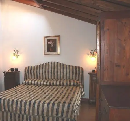 Büyük Yataklı Tek Kişilik Oda